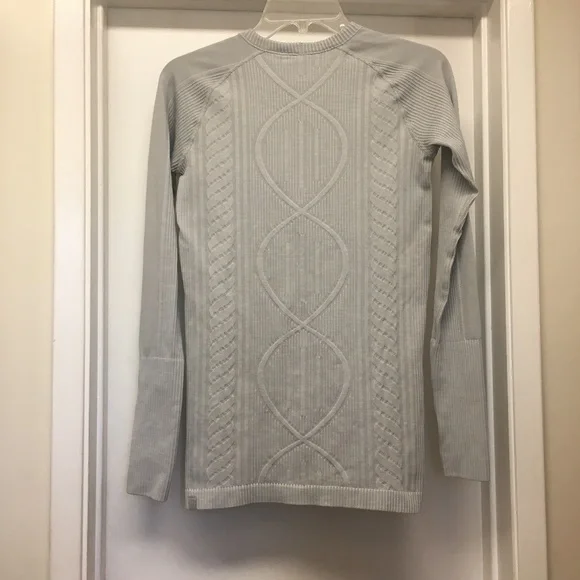 Lululemon Rest Less Pullover LS Top Silver Spoon Light Gray EUC - Picture 11 of 15
